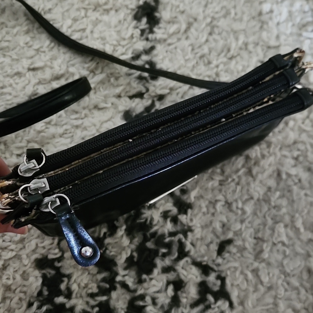 London Fog Black Crossbody Shoulder Pouch - Picture 3 of 3